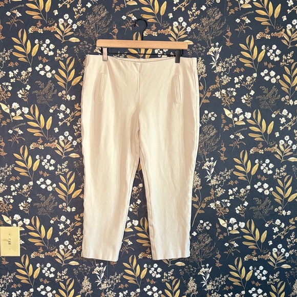 Chico's Pants - Chico's Cream Pull-On Ankle Pants Size 1.5